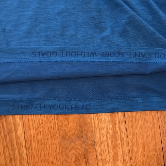 Lululemon sz XL Vent Tech Blue Athletic Workout Outdoor shirt great condition - Picture 7 of 8